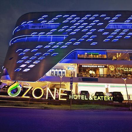 Ozone Hotel Pantai Indah Kapuk Jakarta Exterior foto