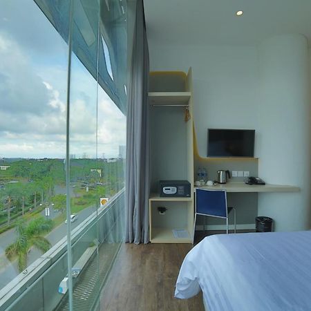 Ozone Hotel Pantai Indah Kapuk Jakarta Exterior foto