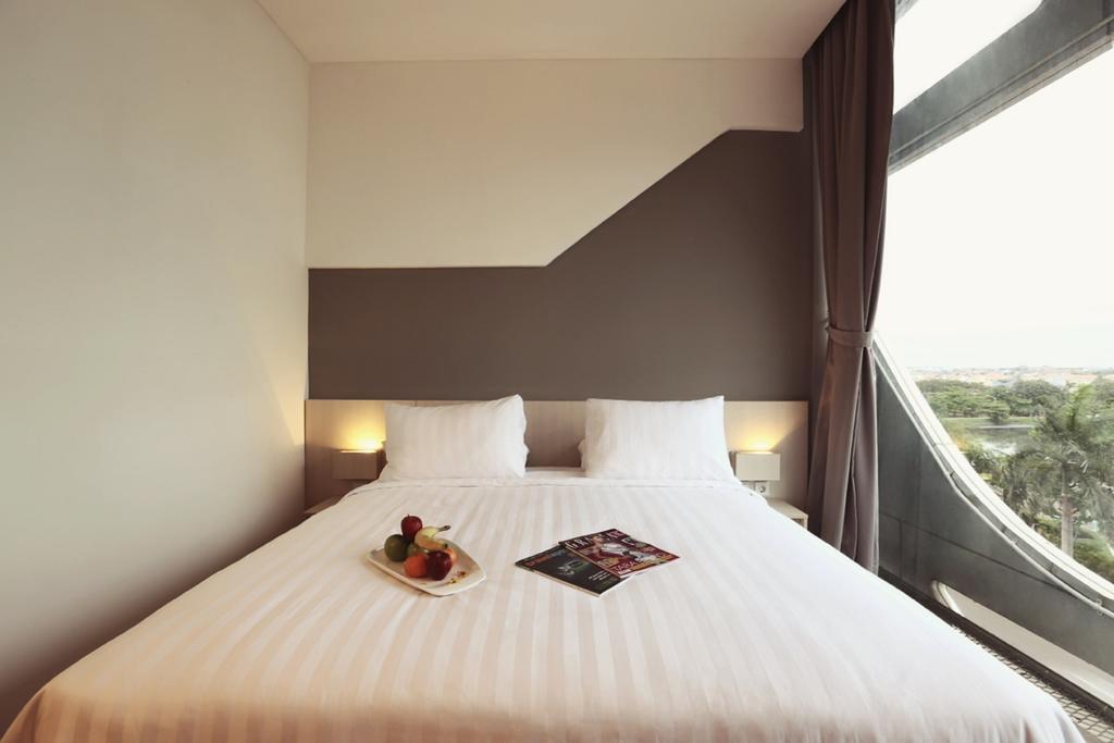 Ozone Hotel Pantai Indah Kapuk Jakarta Exterior foto