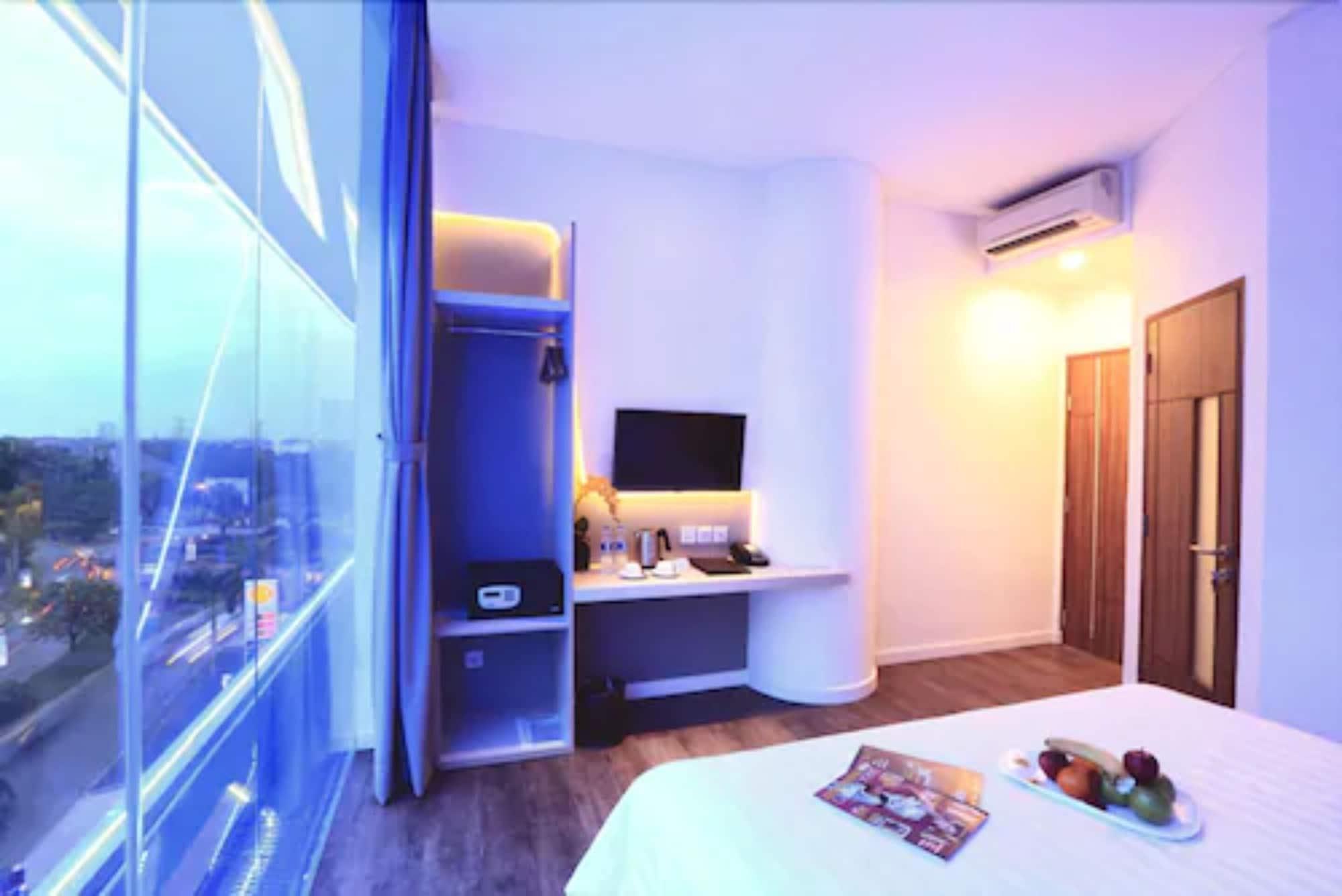 Ozone Hotel Pantai Indah Kapuk Jakarta Exterior foto