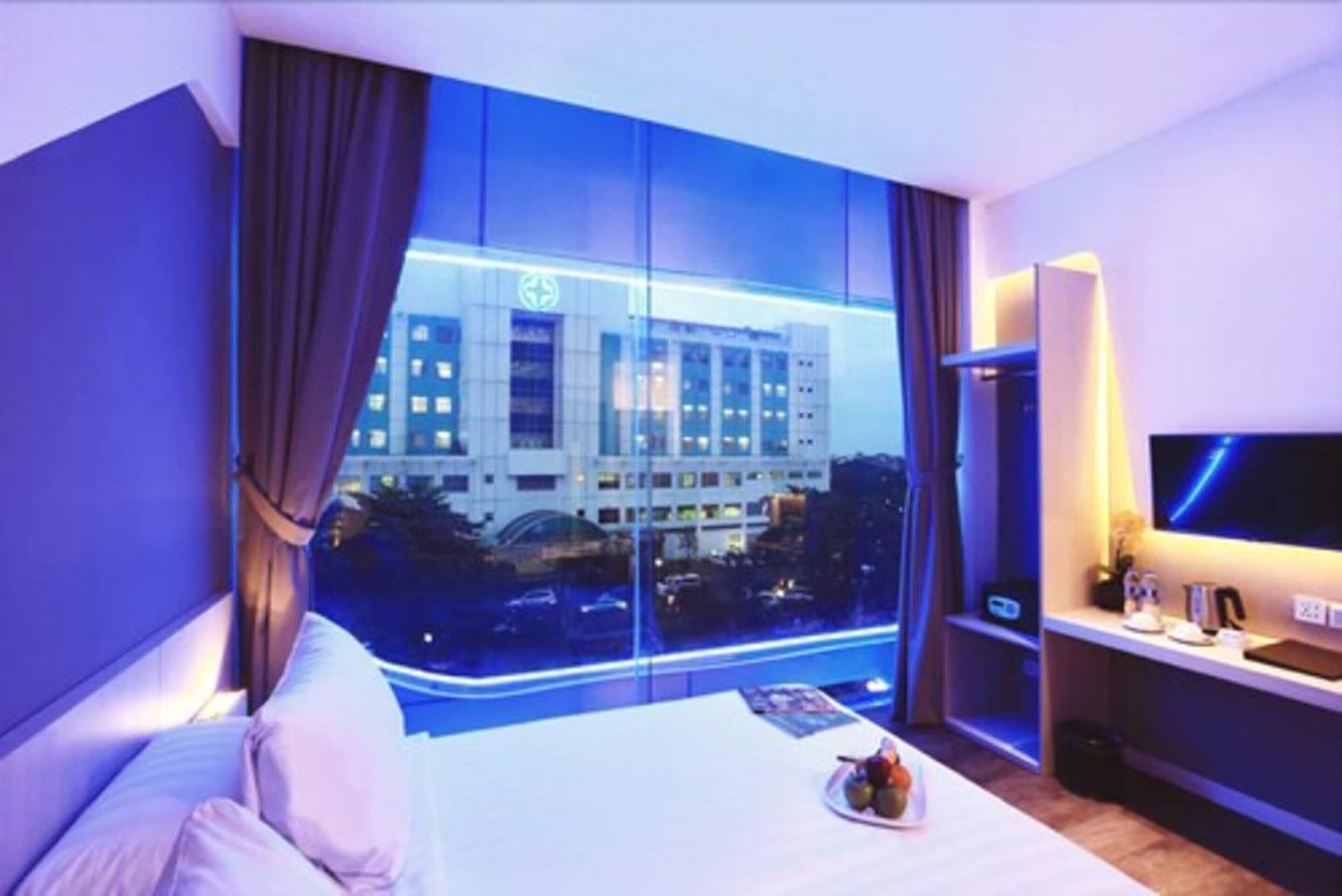 Ozone Hotel Pantai Indah Kapuk Jakarta Exterior foto