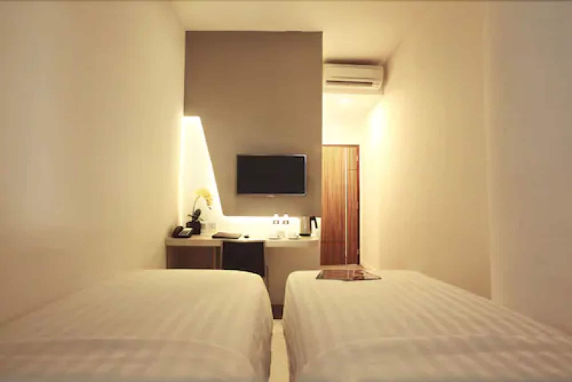 Ozone Hotel Pantai Indah Kapuk Jakarta Exterior foto