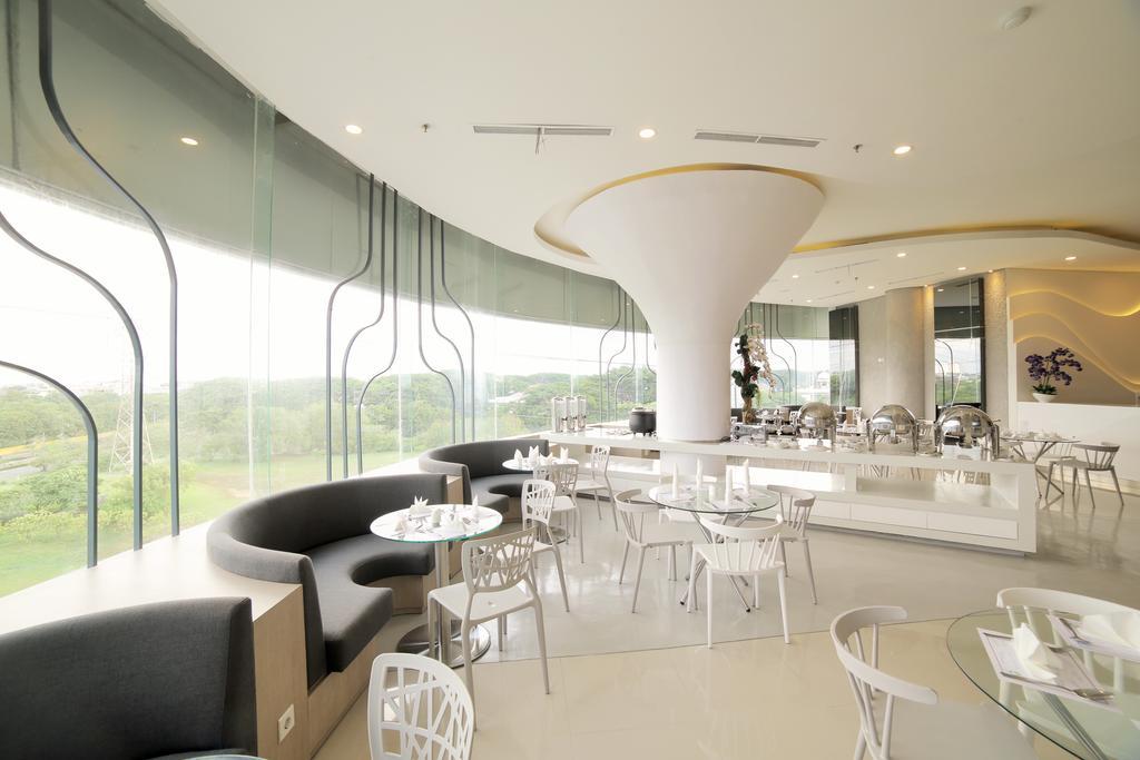 Ozone Hotel Pantai Indah Kapuk Jakarta Exterior foto