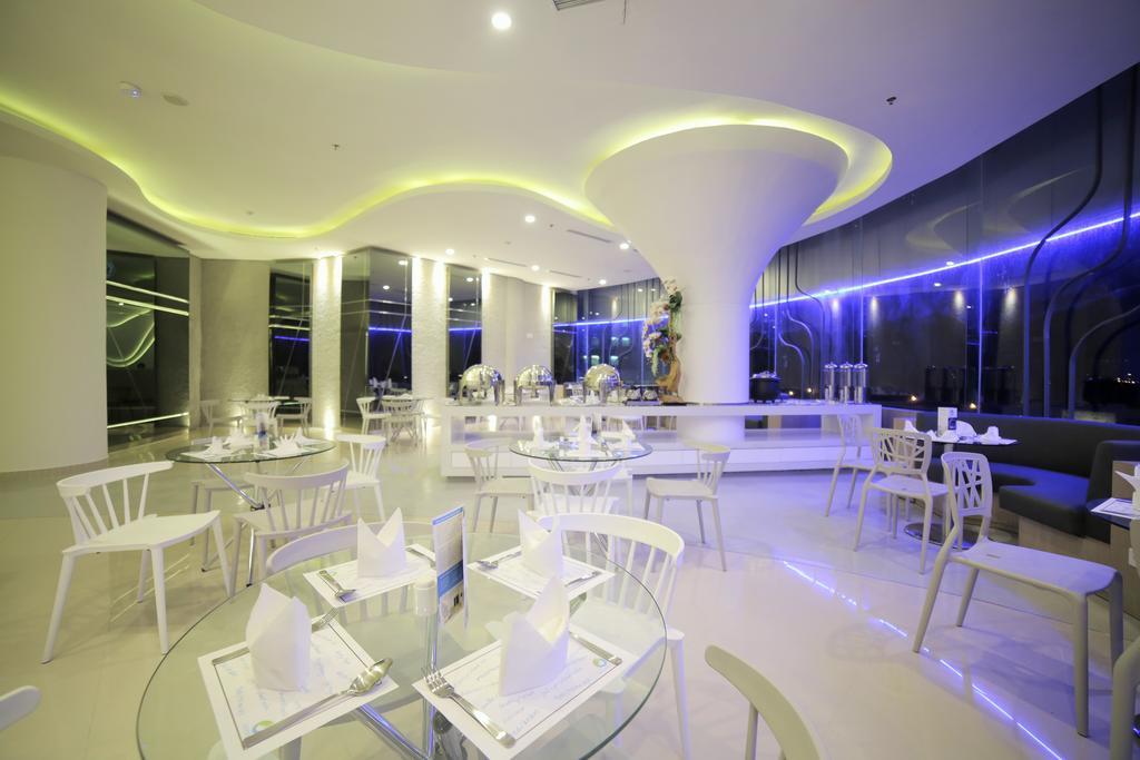 Ozone Hotel Pantai Indah Kapuk Jakarta Exterior foto