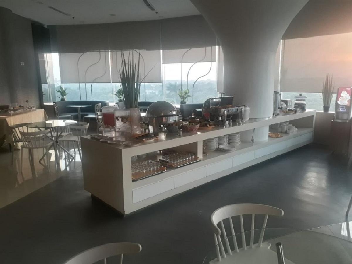 Ozone Hotel Pantai Indah Kapuk Jakarta Exterior foto