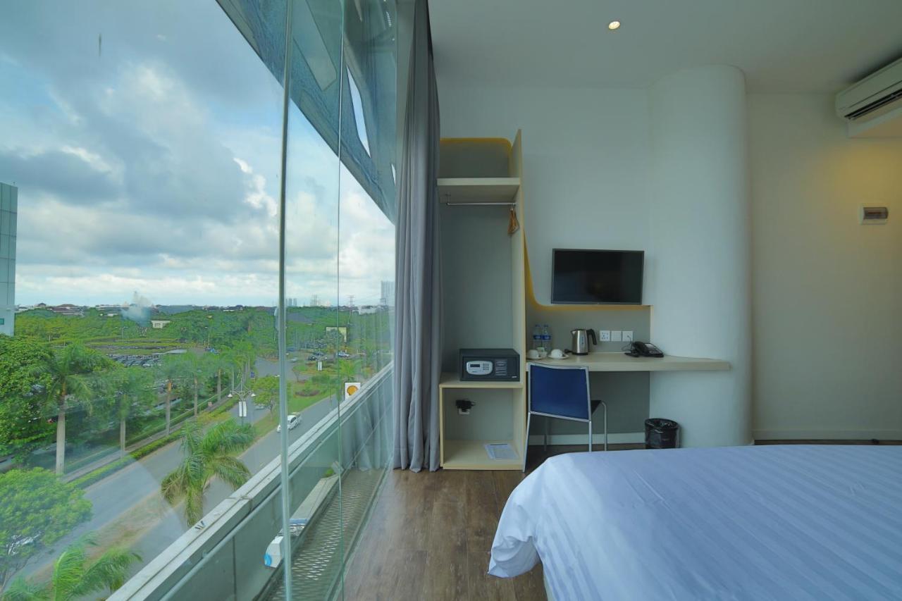 Ozone Hotel Pantai Indah Kapuk Jakarta Exterior foto
