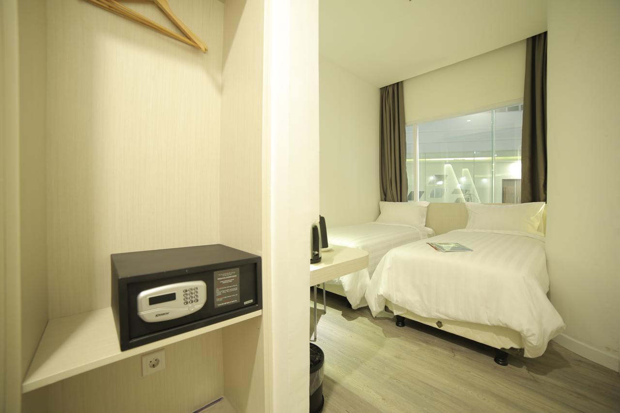 Ozone Hotel Pantai Indah Kapuk Jakarta Exterior foto